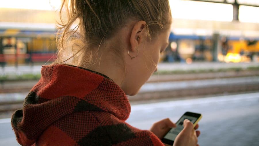 אוטומציה בוואטסאפ עסקי: מה כדאי להפוך לבוט ומה עדיף להשאיר לבן אדם